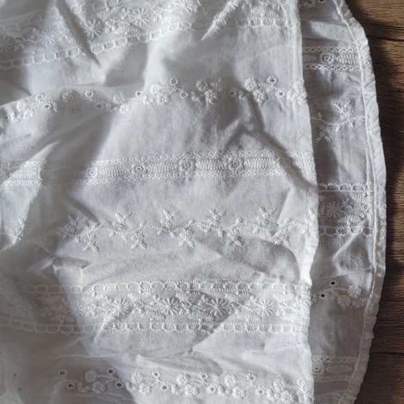 Beautiful embroidered Blouse - Picture 2 of 6